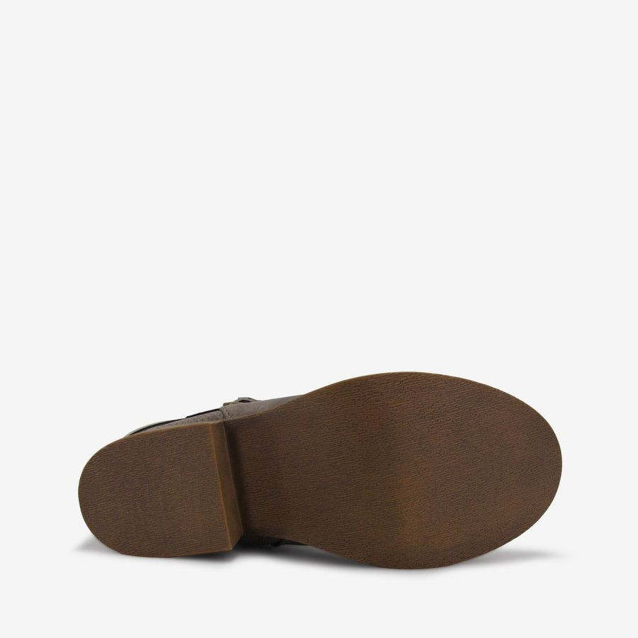 STRIKING STONE